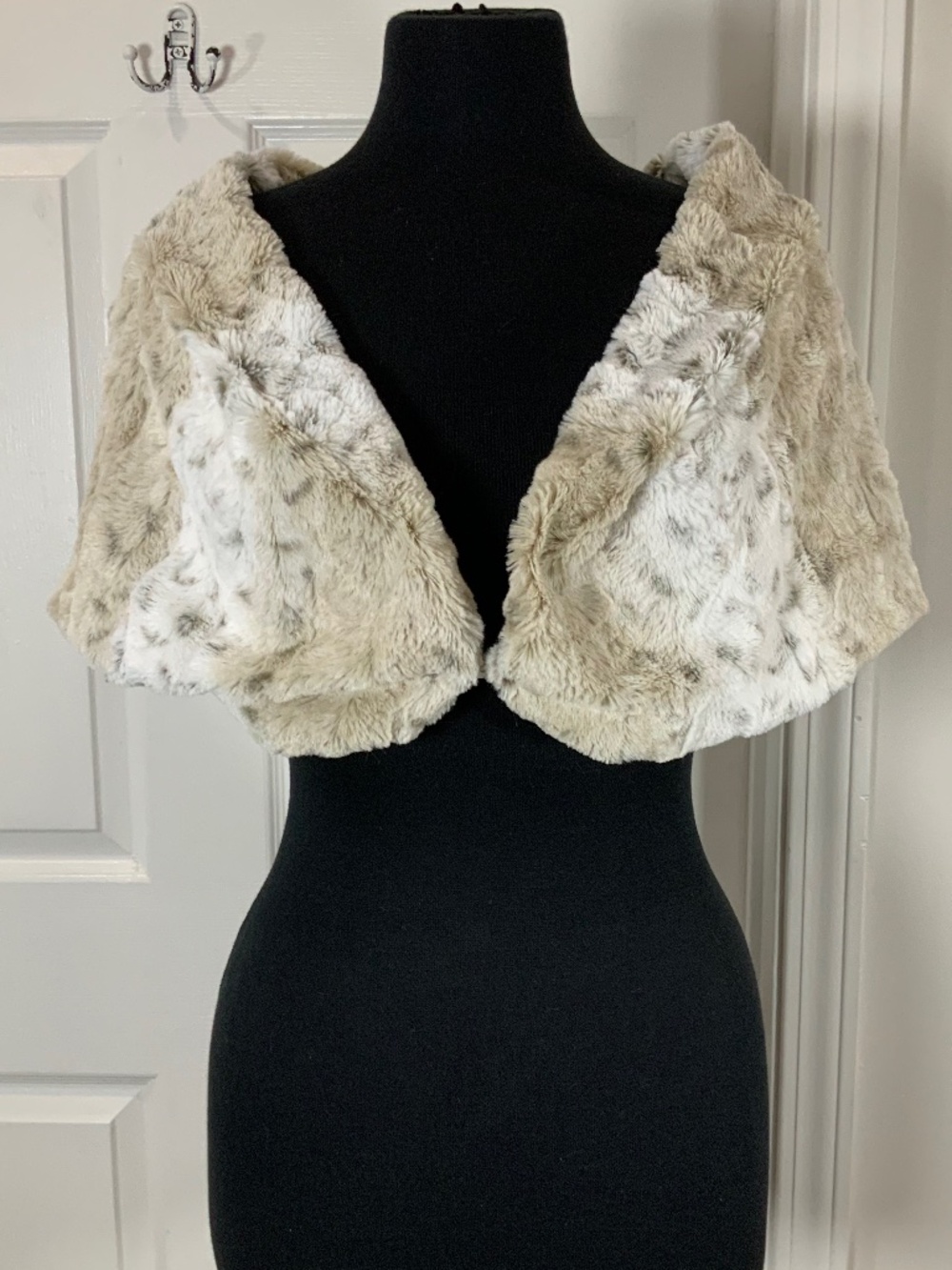 Davie & Chiyo Ivory Faux Fur Bridal Wrap Shrug Medium Wedding Winter Glam